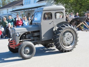 Covered Tractor Parade 2009 Oddest Tractor Award